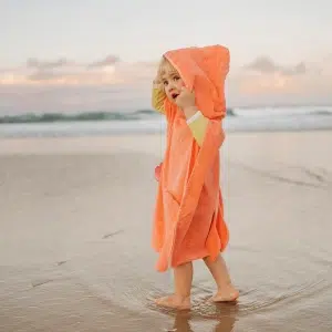 sunnylife-beach-hooded-towel-ocean-treasure-neon-rose-sunl-s3vbhtot-_5_1100x