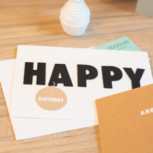 raeder-eyxetiria-karta-happy-birthday-black-letters-1
